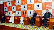 المشاركون في الندوة النقاشية لنادي دبي للصحافة