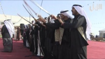 العرضة رقصة استعراضية بالسيف يعشقها الكويتيون في المناسبات