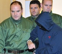 شرطة دريسدن تقود قاتل مروة الشربيني الى سجنه - ارشيف