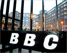 بي بي سي تغلق اذاعتين وتقلص توسعها لإفساح المجال أمام منافسيها التجاريين