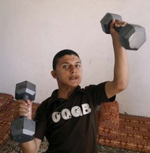 الطفل أو الشاب الفلسطيني كرم التوم