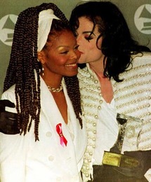 جانيت وشقيقها الراحل مايكل جاكسون