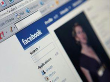 قام الشاب بطعنها أكثر من عشرين طعنة بعد مشاهدة صورها مع صديقها الجديد على فيسبوك