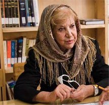الشاعرة الايرانية الشهيرة سيمين بهبهاني