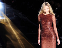 اسبوع ازياء ميلانو.. يعرض الموضة النسائية الخاصة بخريف وشتاء العام المقبل