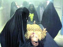 يحكي الفيلم قصة المجتمع الإماراتي في فترة السبعينيات