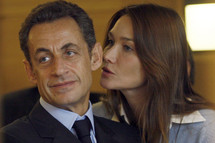 الرئيس الفرنسي نيكولا ساركوزي و زوجتة كارلا بروني