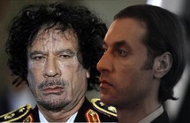 معمر القذافي ونجله المعتصم