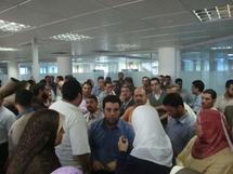 المعتصمون في مبنى الموقع المعتصمون في مبنى الموقع