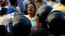 البراءة لماهينور المصري في قضية التظاهر و'إهانة الرئيس'