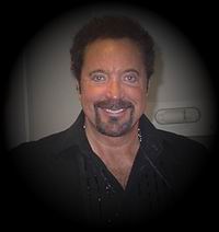 الفنان توم جونز