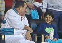 الرئيس المصري حسني مبارك مع حفيدة الرئيس المصري حسني مبارك مع حفيدة