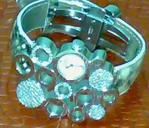 التفاؤل يحيط بمعرض الساعات والمجوهرات في بازل بسويسرا التفاؤل يحيط بمعرض الساعات والمجوهرات في بازل بسويسرا