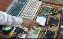 زود الموساد عملاءه بمعدات الكترونية بالغة التعقيد منها جهاز تلفزيون يرسل بثه عبر الاقمار الصناعية