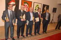 صورة جماعية للفائزين بجائزة المغرب للكتاب في غياب محمد برادة