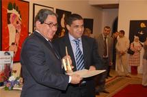 بنسالم حميش وزير الثقافة يسلم لعبد الرحيم العلام جائزة محمد برادة المتغيب عن الحفل