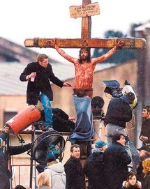 خلال الموسم المسرحي الصيفي سيصل إلى البلدة البافارية الرعوية نحو نصف مليون زائر لمشاهدة المسرحية