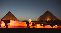 أهرامات الجيزة ليلا