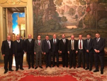 صورة "وفد الرياض 2" في موسكو تثير موجة من الانتقادات صورة "وفد الرياض 2" في موسكو تثير موجة من الانتقادات