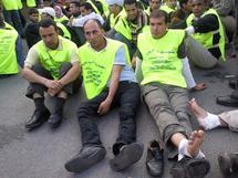 متظاهرون من خريجي الجامعات العاطلين عن العمل