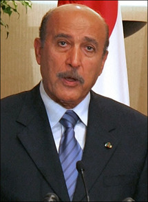 عمر سليمان رجل المخابرات القوي