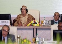 العقيد القذافي في افتتاح القمة العربية