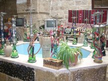 قاعدة غير مكترثة بالقمة .....ثرثرة على مقهى فلسطيني عن أصحاب القلوب السوداء في سرت قاعدة غير مكترثة بالقمة .....ثرثرة على مقهى فلسطيني عن أصحاب القلوب السوداء في سرت