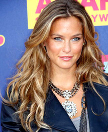 عارضة الازياء الاسرائيلية بار رافيلى