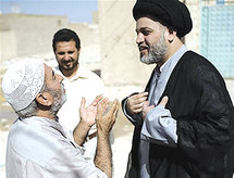 حازم الأعرجي يستمع الى شكوى أحد المواطنين حازم الأعرجي يستمع الى شكوى أحد المواطنين