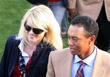 تايجر وودز مع زوجته السويدية