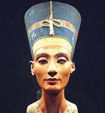 يعد تمثال نفريتيي وحجر رشيد أهم الآثار التي تطالب مصر باستردادها