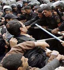 مواجهات بين شباب 6 أبريل ورجال الأمن المصري
