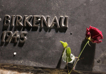 السويد تسلم مشتبها به في سرقة لوحة النصب التذكاري للمحرقة إلى بولندا