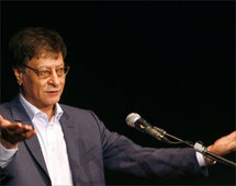 الشاعر الفلسطيني محمود درويش