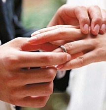 ثلثيا الرجال والنساء يجدون أن انجاب طفل من شريك الحياة من أكثر الأمور رومانسية