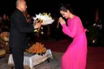 انجلينا جولي تنحني لملك كمبوديا