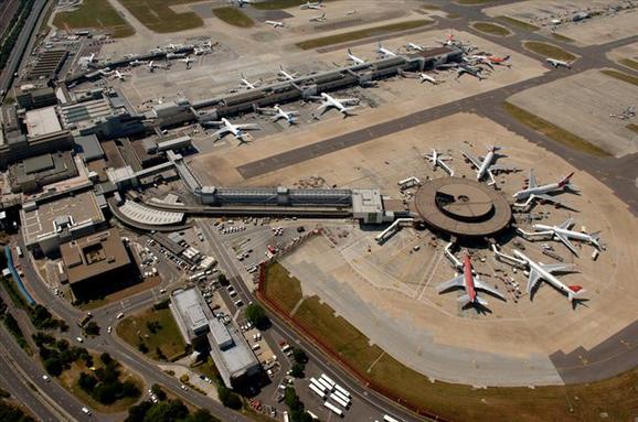 كاتويك ثاني اكبر مطار في بريطانيا معطل عن الحركة