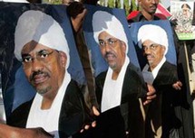 ملصقات دعائية للرئيس السوداني عمر البشير