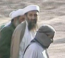 أسامة بن لادن والظواهري مع الحارس الشخصي السابق ناصر أحمد البحري
