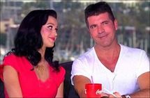 النجم التلفزيونى الشهير سيمون كويل مع زوجة المستقبل