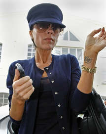 مصممة الأزياء وسيدة المجتمع البريطانية فيكتوريا بيكهام