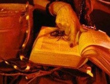 روجت الساحرة لنفسها عن طريق شريط الرسائل في إحدى القنوات الفضائية