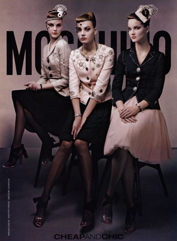 تاريخ "موسكينو" للأزياء في معرض خاص بالعاصمة الروسية