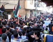 رفعت في المظاهرة لافتات تقول نعم للزواج المدني لا للحرب الاهلية رفعت في المظاهرة لافتات تقول نعم للزواج المدني لا للحرب الاهلية