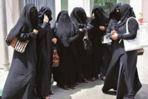 يمنيات في صنعاء يحتفلن بيوم المرأة العالمي في ظل الحرب
