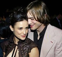 ديمي مور مع زوجها نجم هوليوود الوسيم أشتون كوتشر