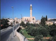 أدى الحريق في اللبن  إلى تدمير قسم من المسجد