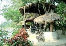 الشرطة النيبالية تجلي مئات السائحين الذين تقطعت بهم السبل الى المطارات والحدود بسبب الإضراب العام