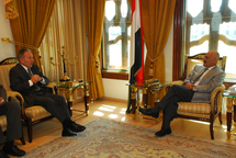 السفير الاميركي مع الرئيس صالح