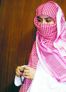 اعتقال 13 مثلياً بالرياض وهيئة الأمر بالمعروف تغلق موقعاً إلكترونياً تورط في ابتزاز فتيات